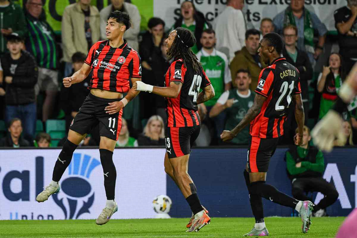 Osorio esulta dopo il gol