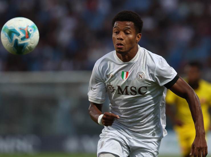 Neres insegue la palla