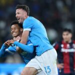 Neres esulta dopo il gol