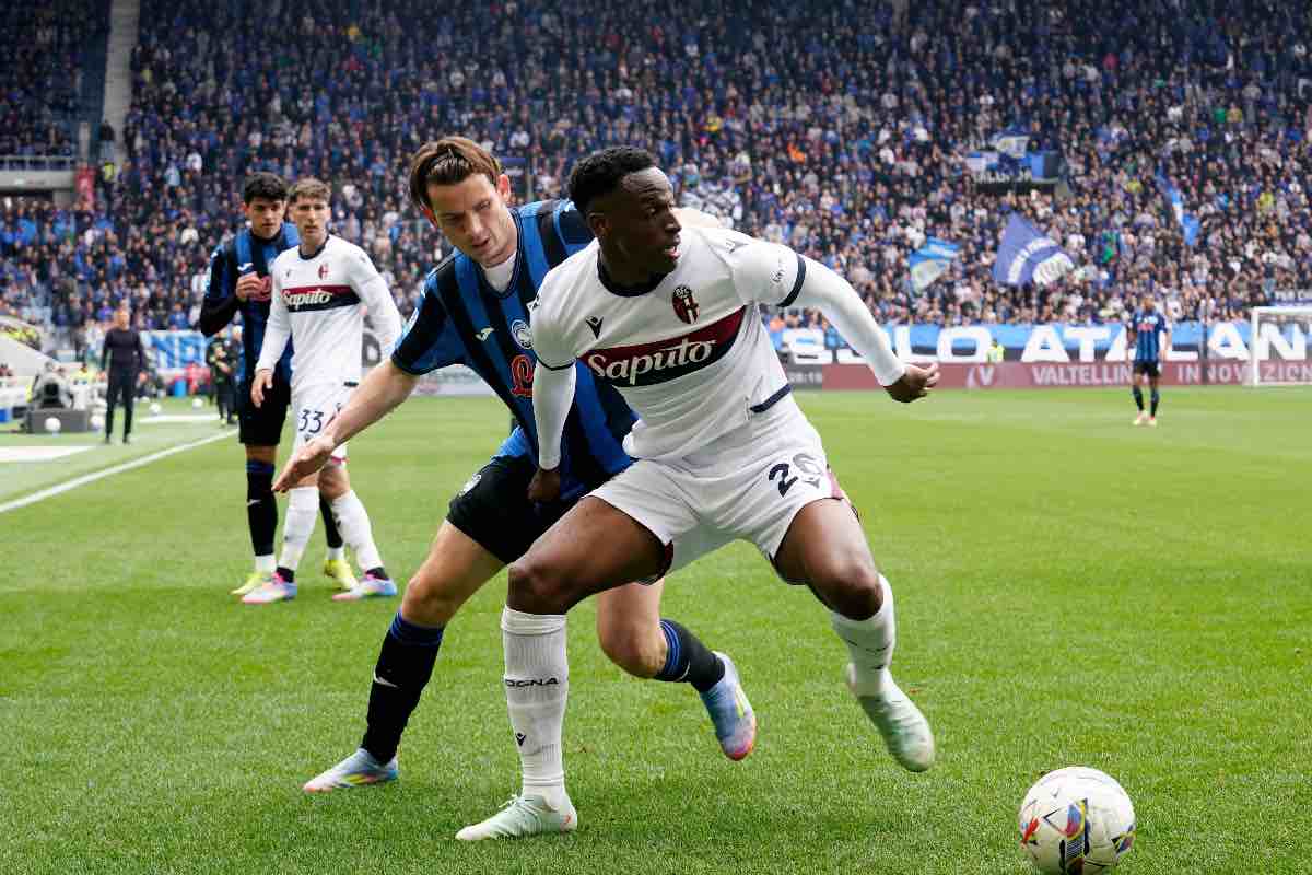 De Roon in pressing su Lucumí durante l’ultimo Atalanta-Bologna