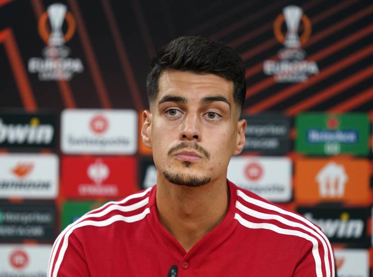 Diogo Leite durante una conferenza stampa