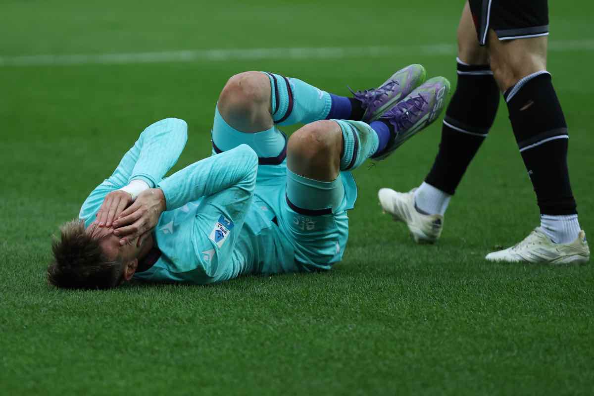 Benjamin Dominguez a terra dopo uno scontro di gioco in Udinese-Bologna