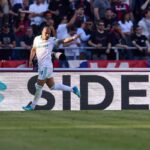 Malen esulta dopo il gol