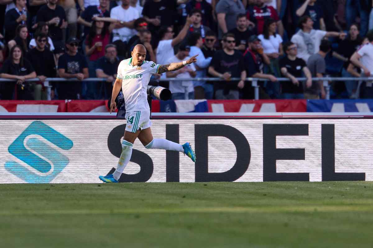 Malen esulta dopo il gol