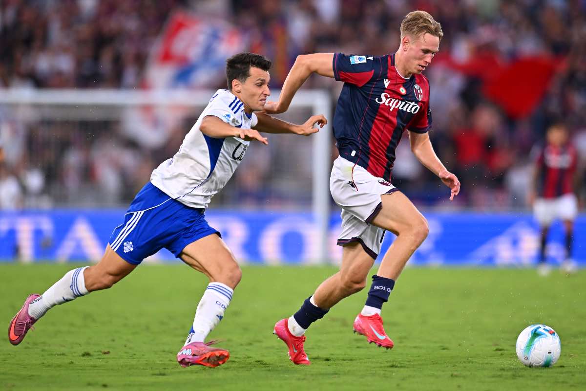 Douvikas rincorre Heggem durante Bologna-Como