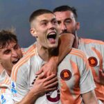 Dovbyk esulta dopo una rete