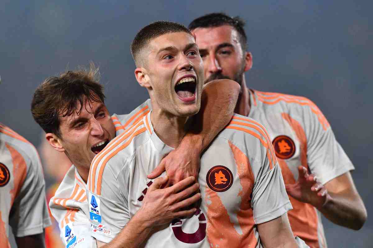Dovbyk esulta dopo una rete
