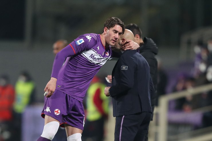 Abbraccio tra Italiano e Vlahovic ai tempi della Fiorentina