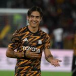 Il sorriso di Dybala in primo piano