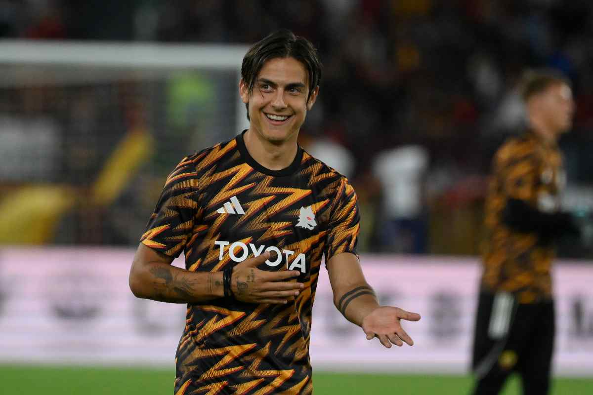 Il sorriso di Dybala in primo piano