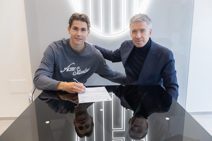 Helland firma contratto