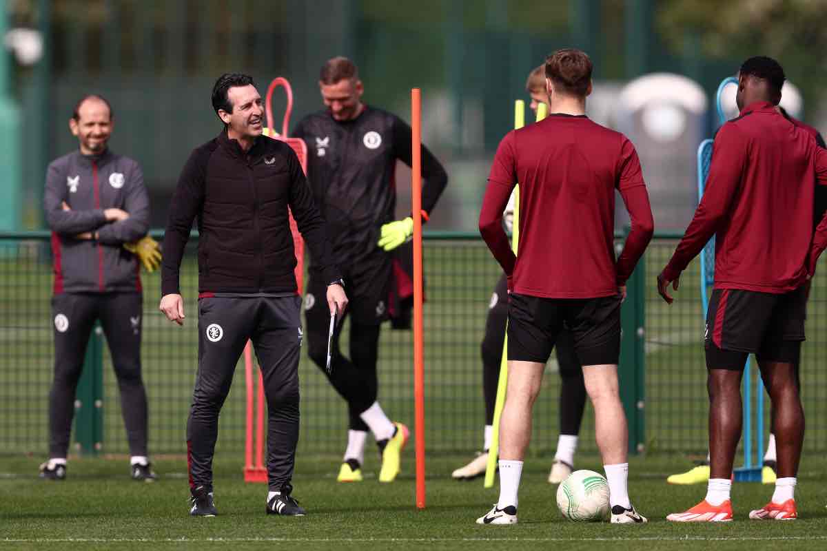 Un allenamento dell’Aston Villa diretto da Unai Emery