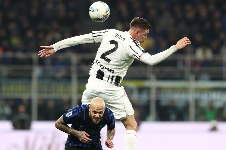 Holm in azione contro l'Inter