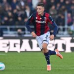 Emil Holm in possesso palla durante Bologna-Napoli