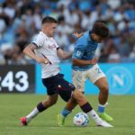 Emil Holm a contrasto su Vergara durante Napoli-Bologna