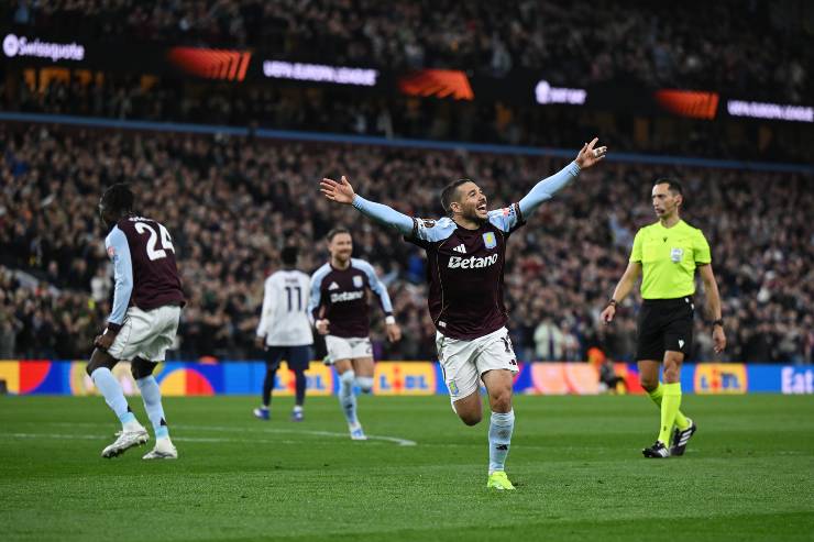 Emiliano Buendía esulta dopo il gol