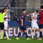 Bastien estrae il cartellino rosso per Sorensen durante Bologna-Brann