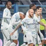 I calciatori dell'Inter esultano dopo un gol