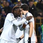 I calciatori dell'Italia esultano