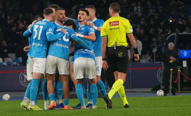 I calciatori del Napoli esultano dopo un gol