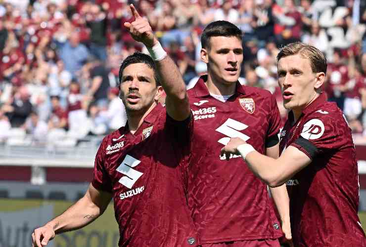 I calciatori del Torino esultano dopo un gol