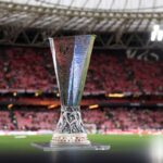 Il trofeo dell’Europa League allo stadio San Mames per la finale Tottenham-Man United