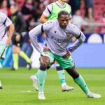 Eyong durante un riscaldamento