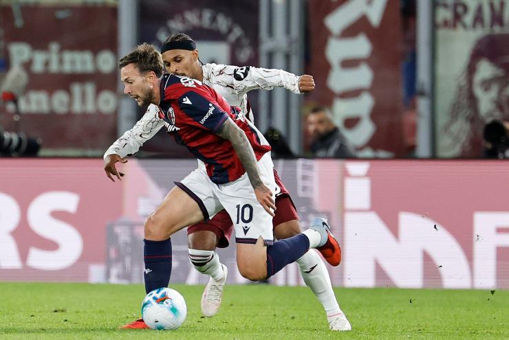 Federico Bernardeschi in azione col Bologna