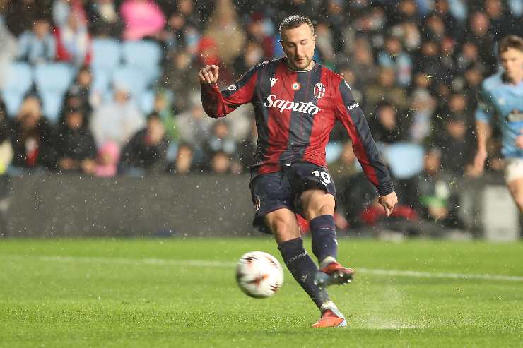 Federico Bernardeschi calcia un rigore