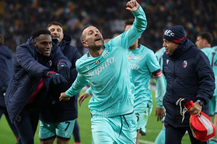 Bernardeschi esulta con la squadra