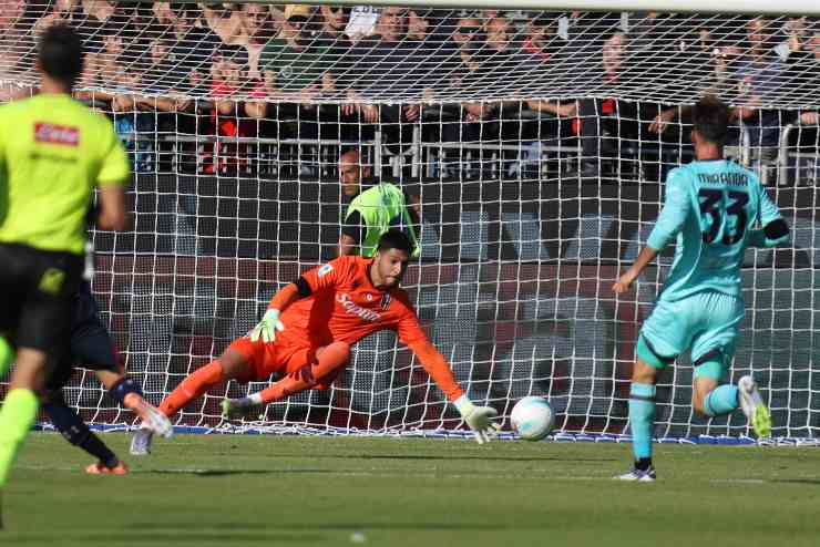 Federico Ravaglia in azione con il Bologna