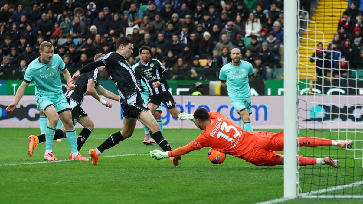 Federico Ravaglia in parata