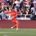 Federico Ravaglia rinvia il pallone durante Bologna-Roma