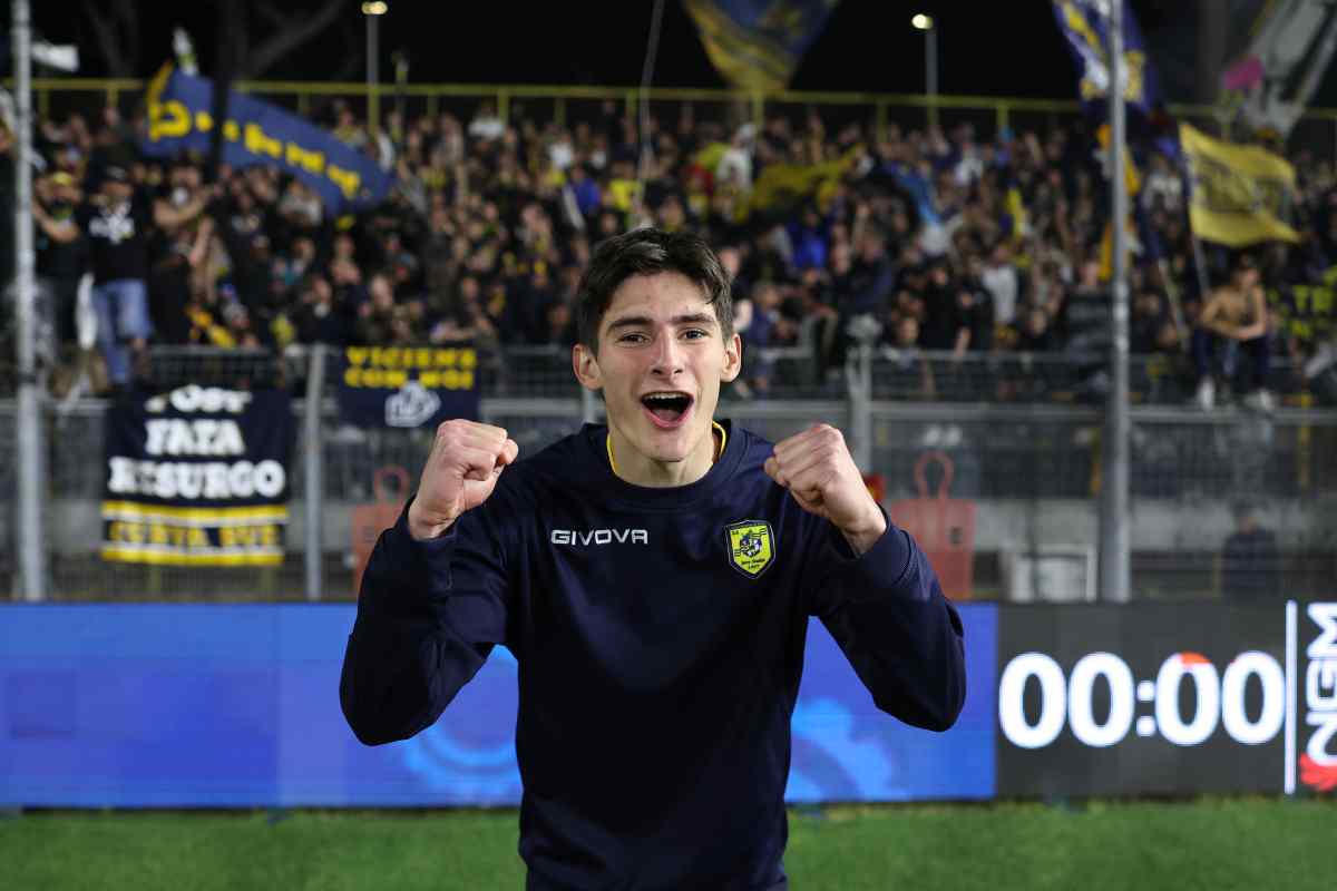 Fortini esulta dopo una vittoria