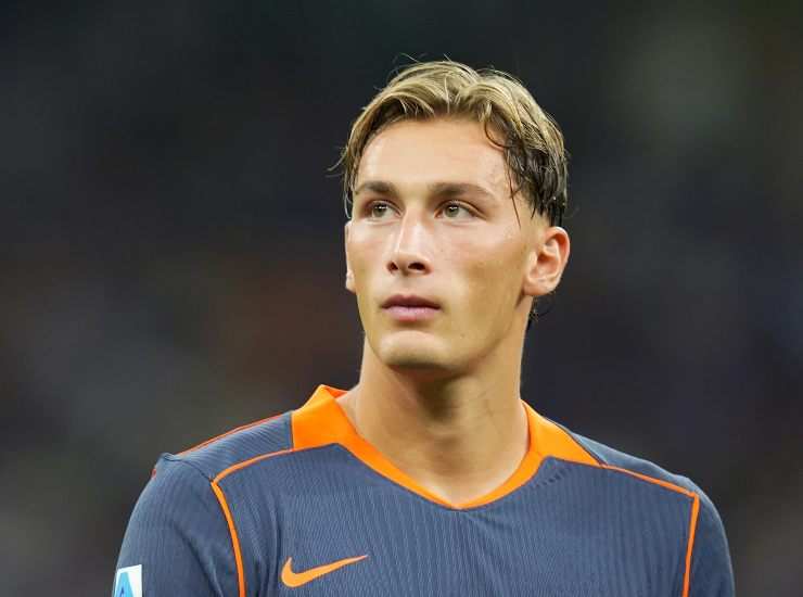 Francesco Pio Esposito in primo piano