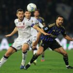 Freuler e Leris a contrasto durante Pisa-Bologna