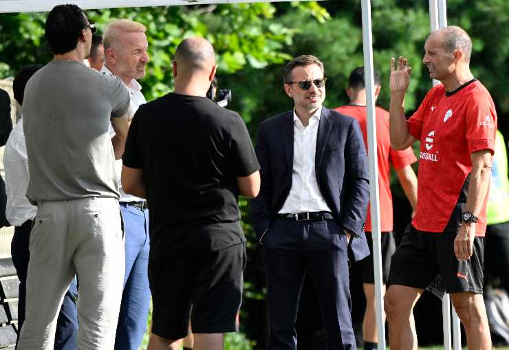 La dirigenza del Milan a colloquio con Allegri