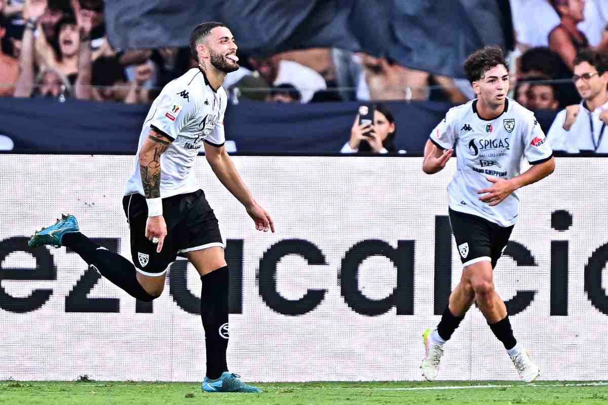 Artistico esulta dopo un gol