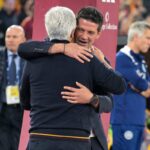 Gasperini e Chivu si abbracciano