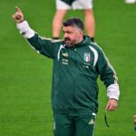 Gennaro Gattuso dà indicazioni in allenamento