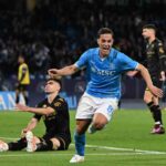 Raspadori esulta al gol del Napoli