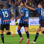 Scamacca esulta dopo il gol