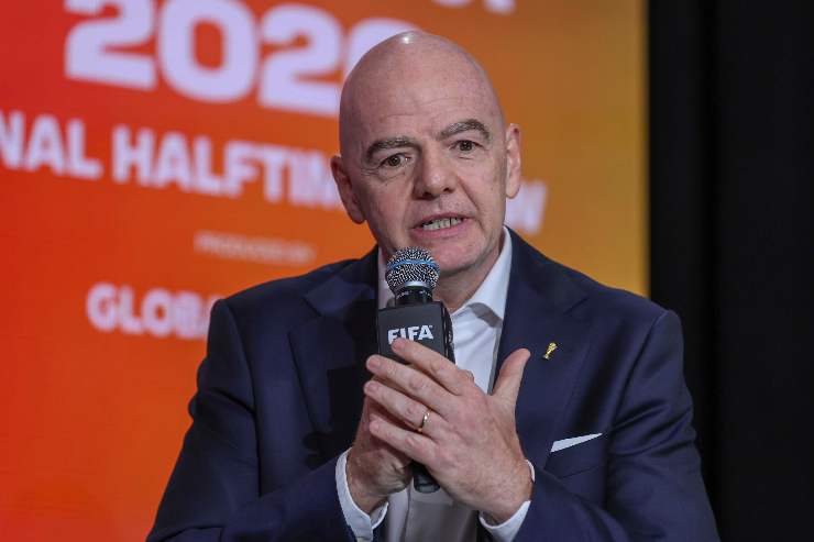 Gianni Infantino parla ai microfoni
