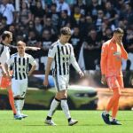 I giocatori della Juve escono dal campo