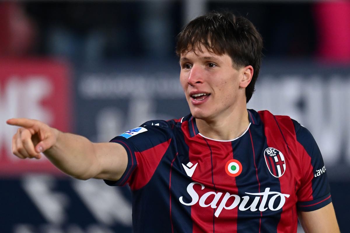 Giovanni Fabbian esulta dopo il gol in Bologna-Sassuolo