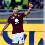 Giovanni Simeone esulta dopo il gol al Napoli