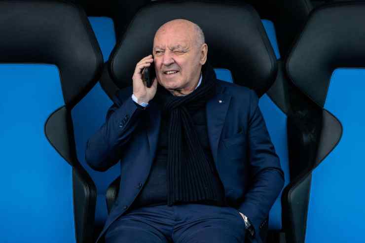 Giuseppe Marotta al telefono