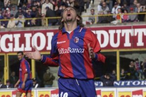Giuseppe Signori con la maglia del Bologna