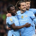Grealish esulta con i compagni