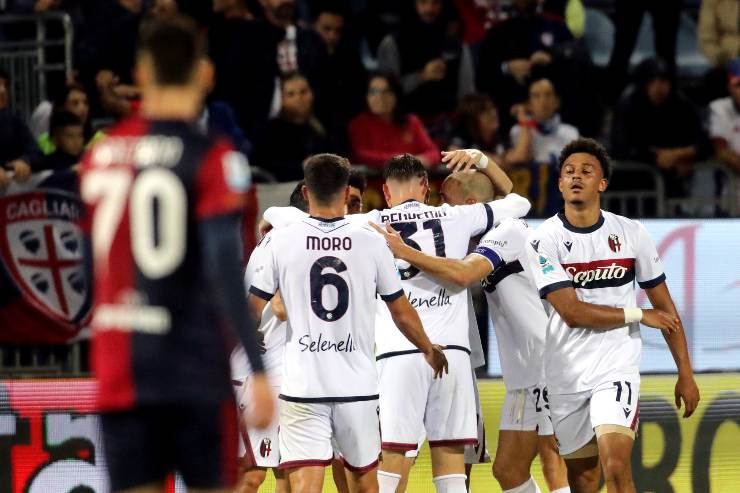 Il Bologna esulta dopo il gol